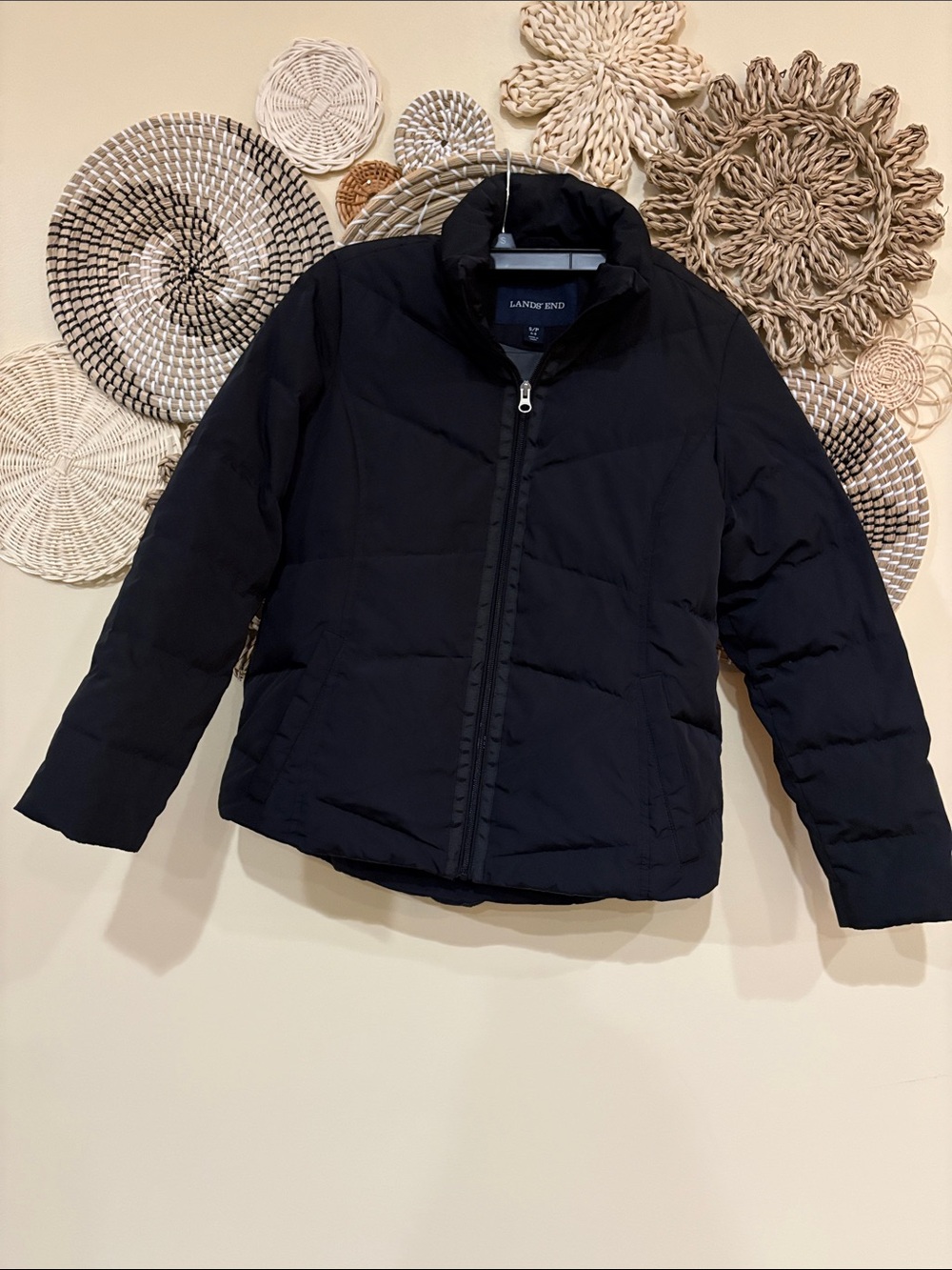 Lands’ End Women’s Down Puffer Jacket Black. Small. 6-8
